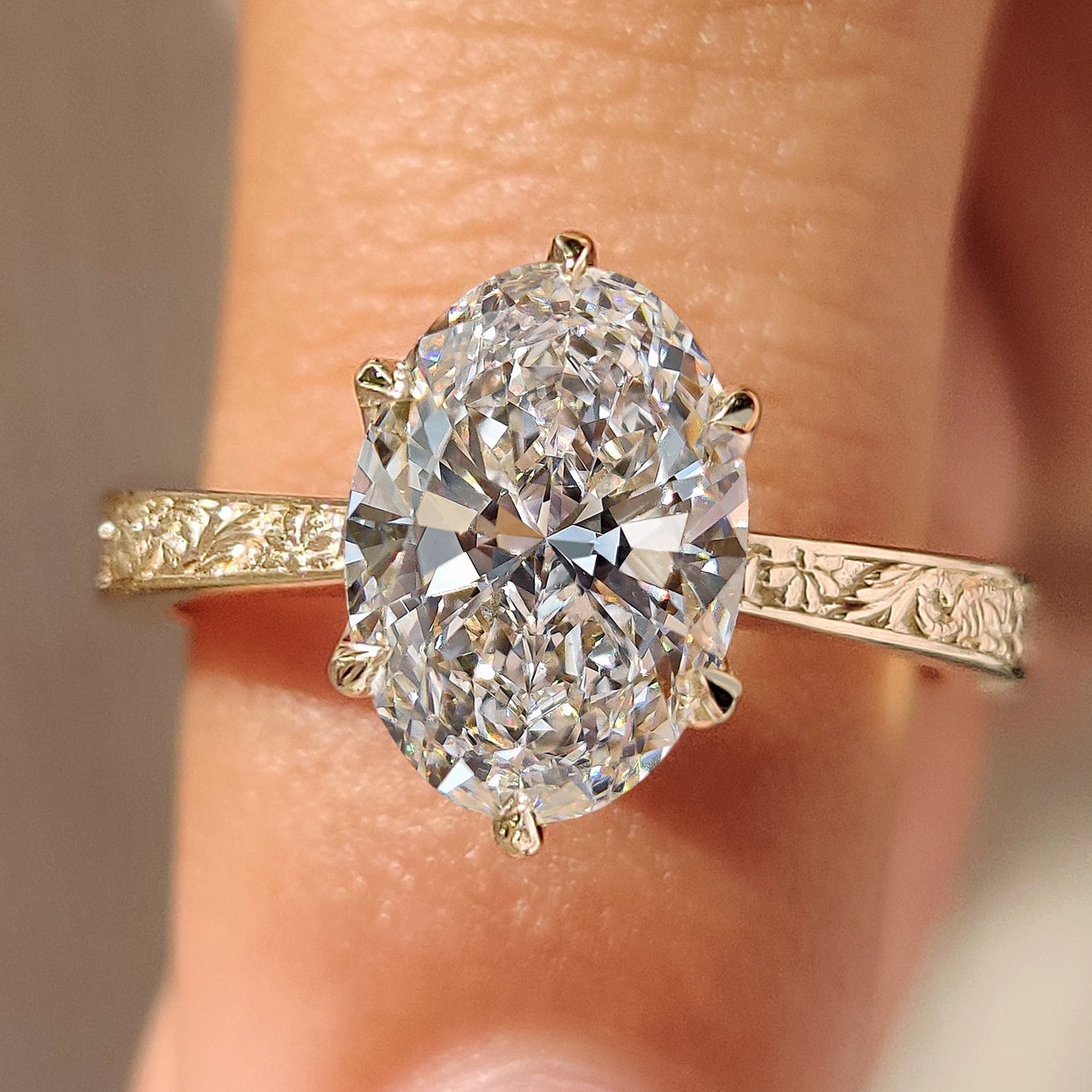 Solitaire Oval Diamond Ring In Art Deco Main image