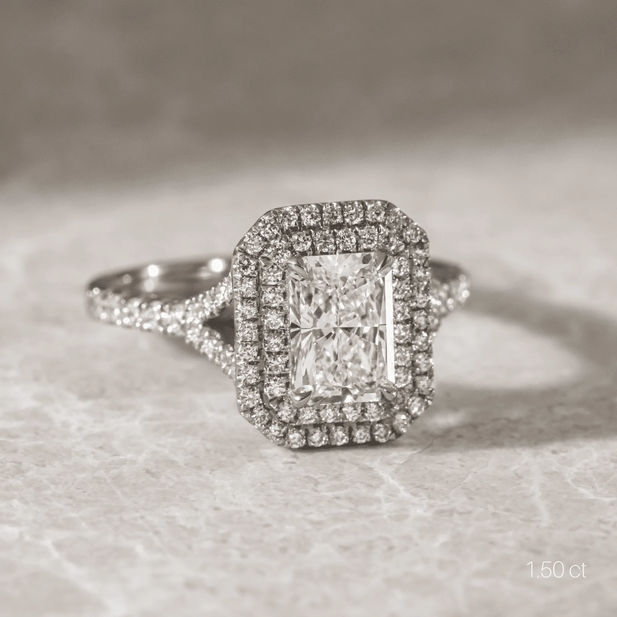 1.50 CT Radiant Cut Moissanite Halo & Pave Style Engagement Ring Hauptbild