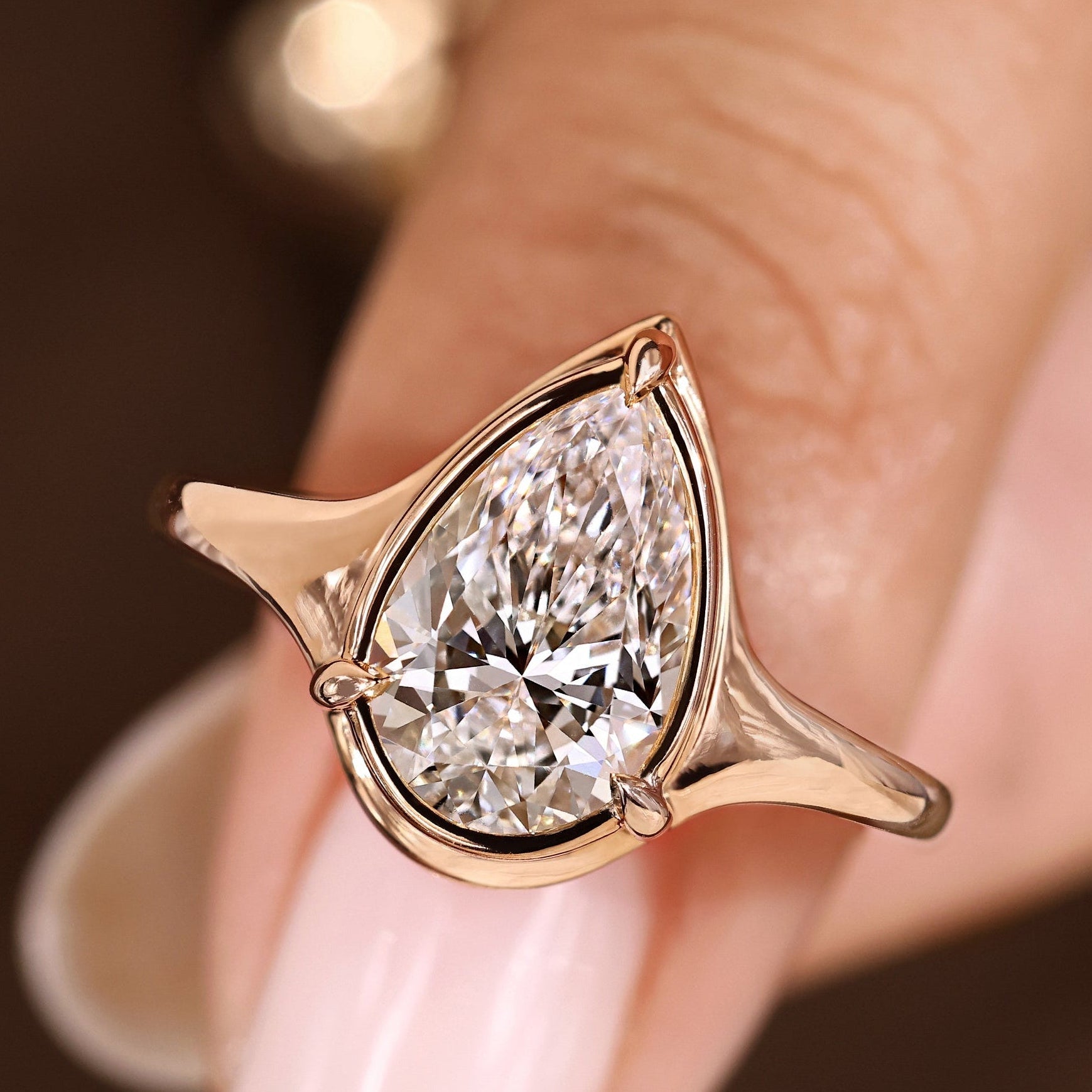 Pear Cut Diamond Ring in Solitaire Setting Image principale du produit