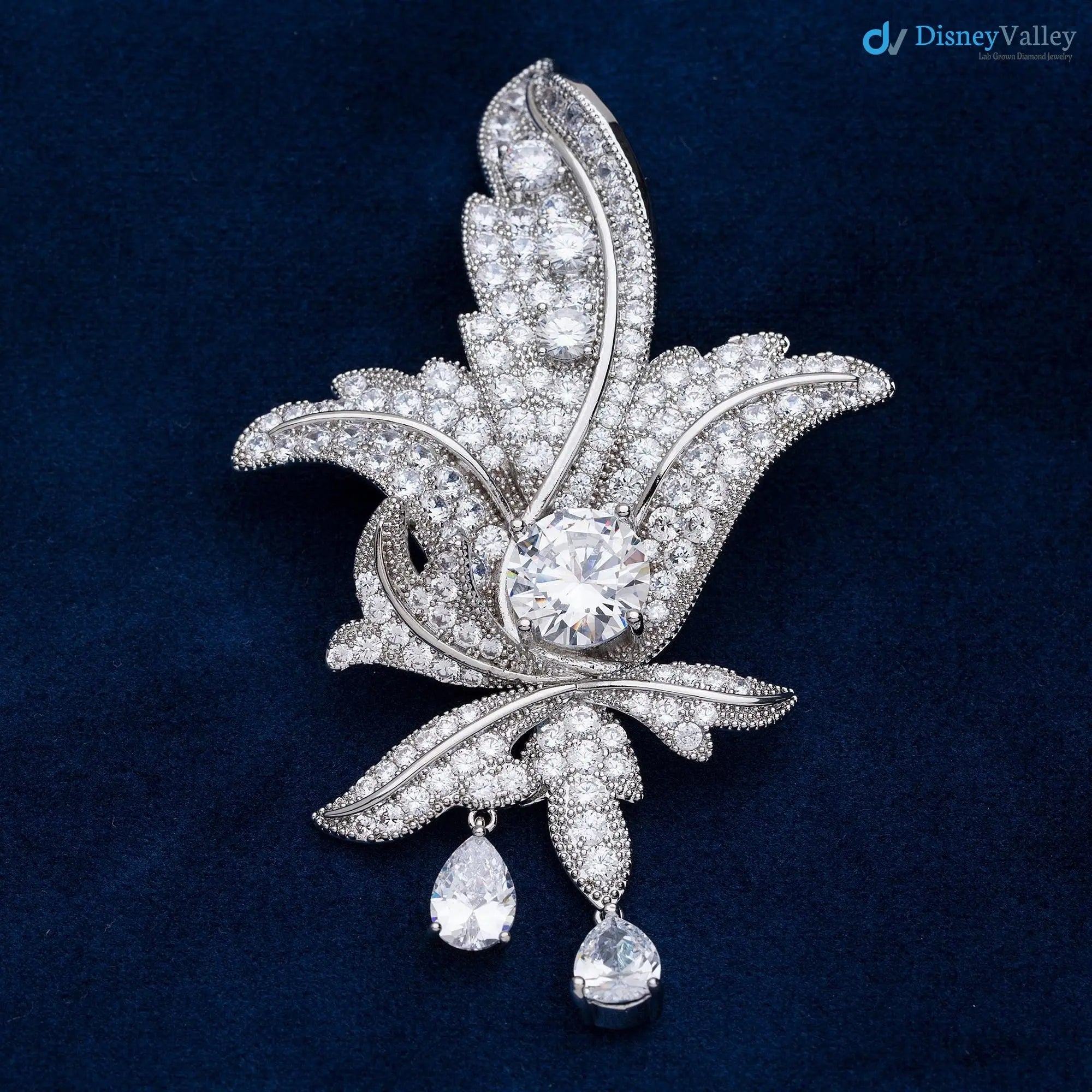 Princess Margaret’s Fleur-de-Lys Brooch Flora brooch,  antique brooch DisneyValley Main image