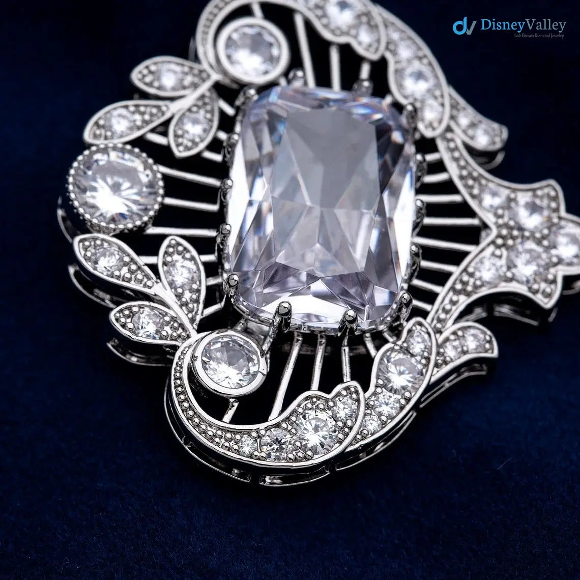 Queen Elizabeth’s EXCLUSIVE Cullinan VI and VIII Brooch Large diamond DisneyValley