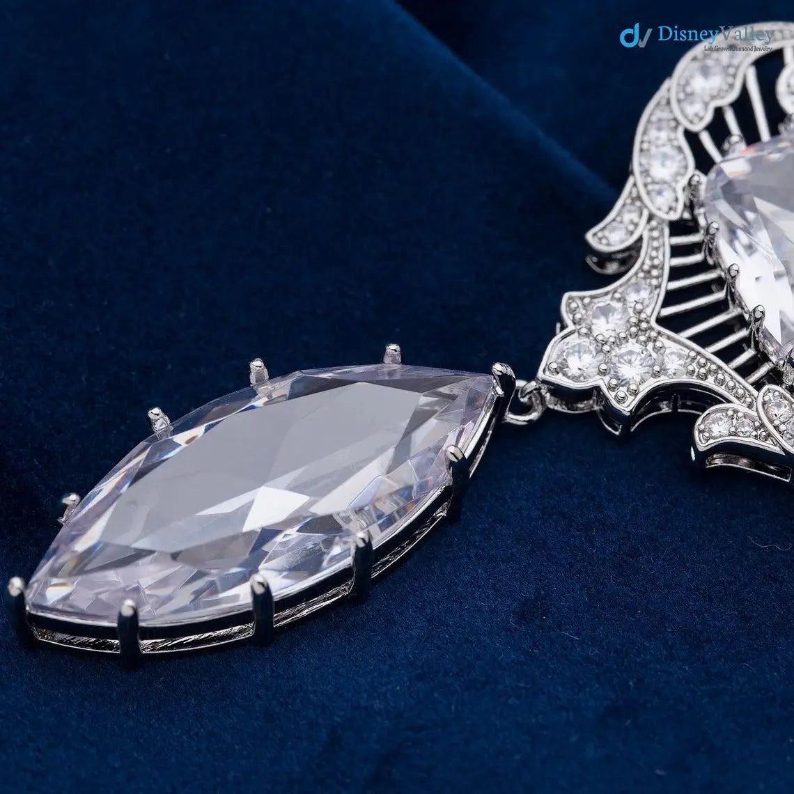 Queen Elizabeth’s EXCLUSIVE Cullinan VI and VIII Brooch Large diamond DisneyValley