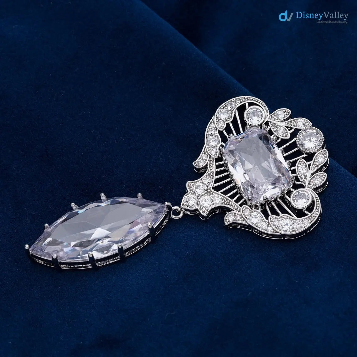 Queen Elizabeth’s EXCLUSIVE Cullinan VI and VIII Brooch Large diamond DisneyValley