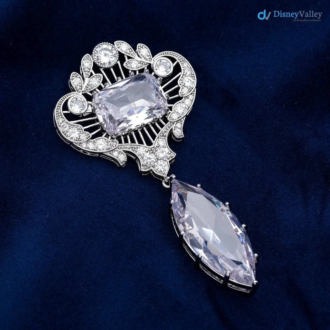 Queen Elizabeth’s EXCLUSIVE Cullinan VI and VIII Brooch Large diamond DisneyValley Main image