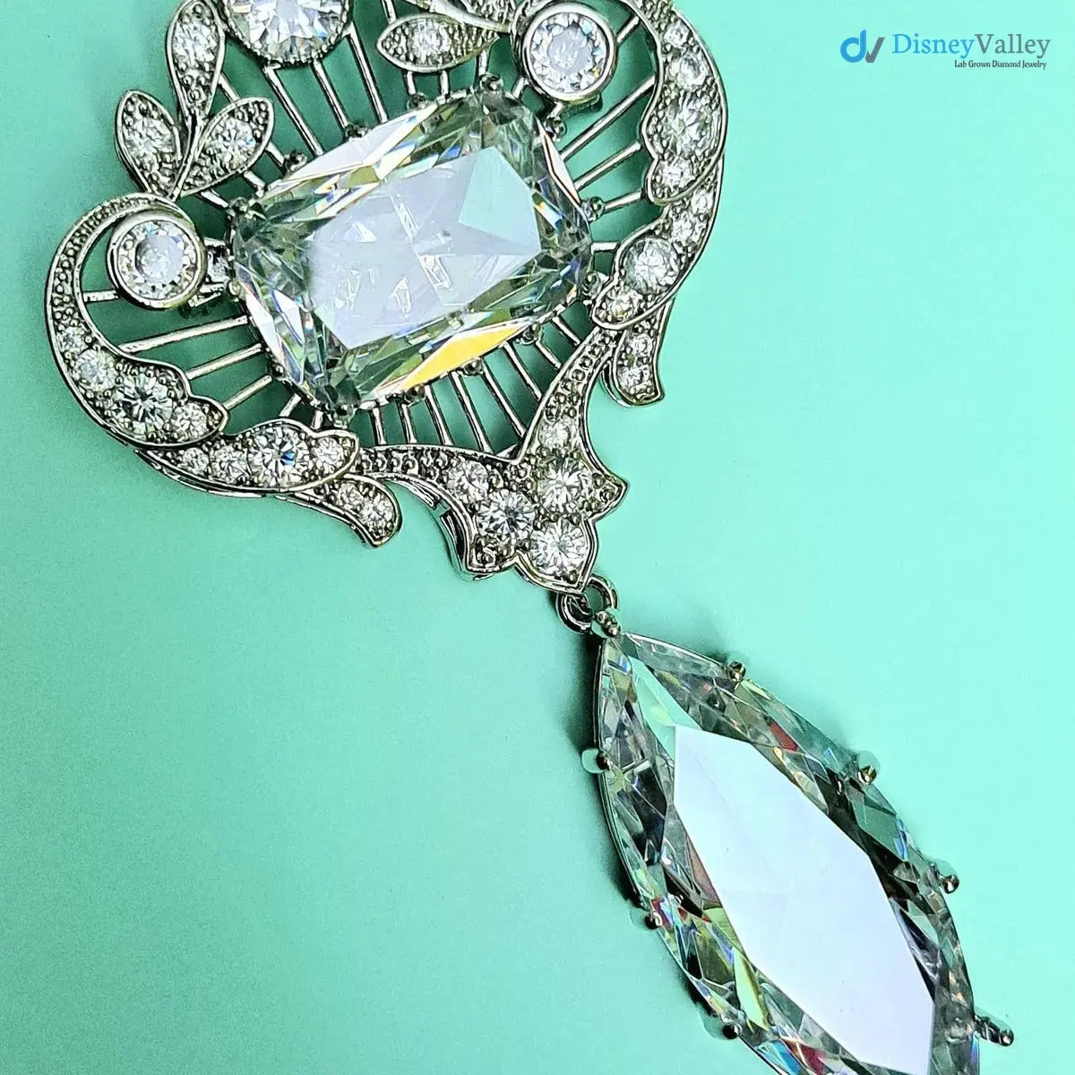 Queen Elizabeth’s EXCLUSIVE Cullinan VI and VIII Brooch Large diamond DisneyValley