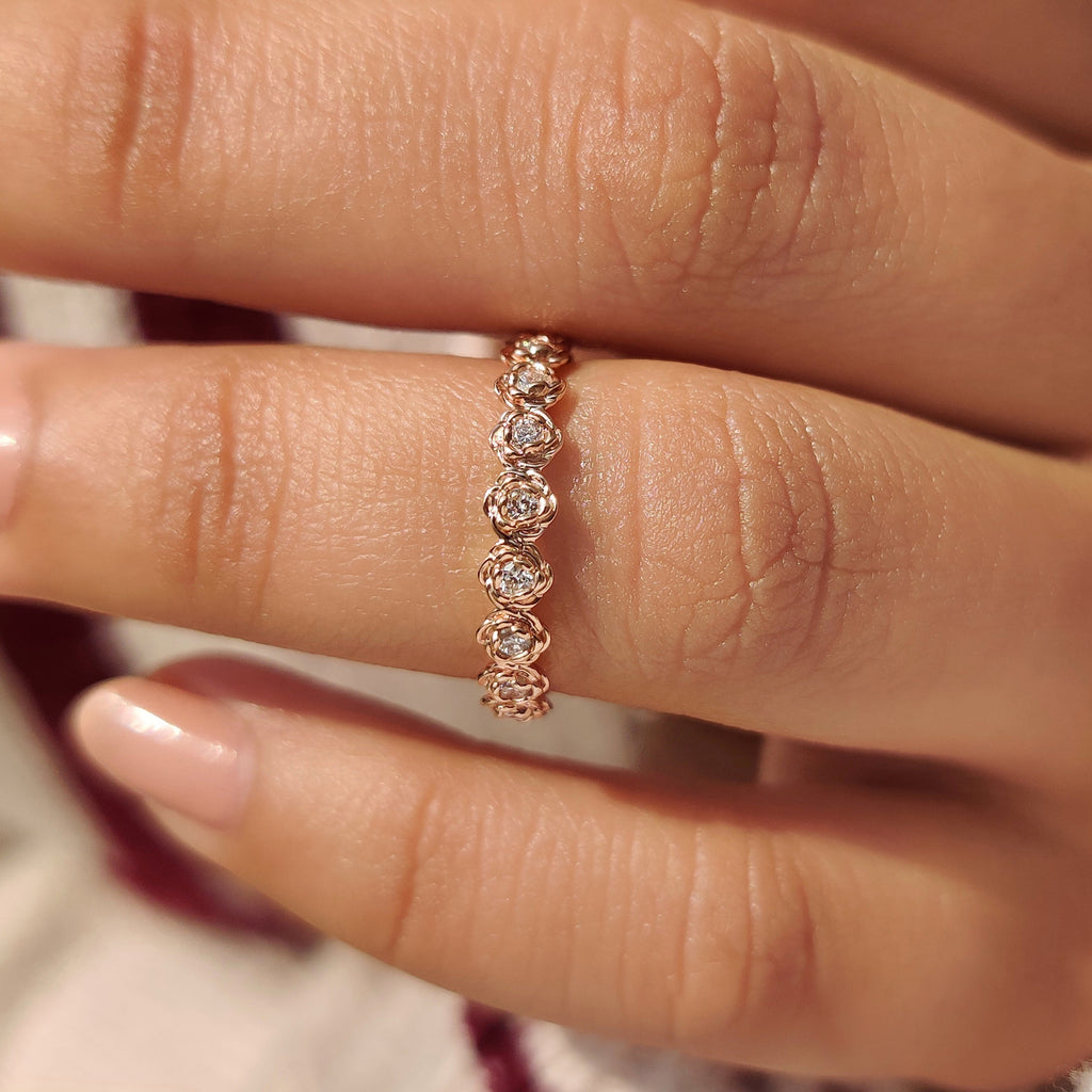 Round Diamond Nature Inspired Wedding Band in Flower Design