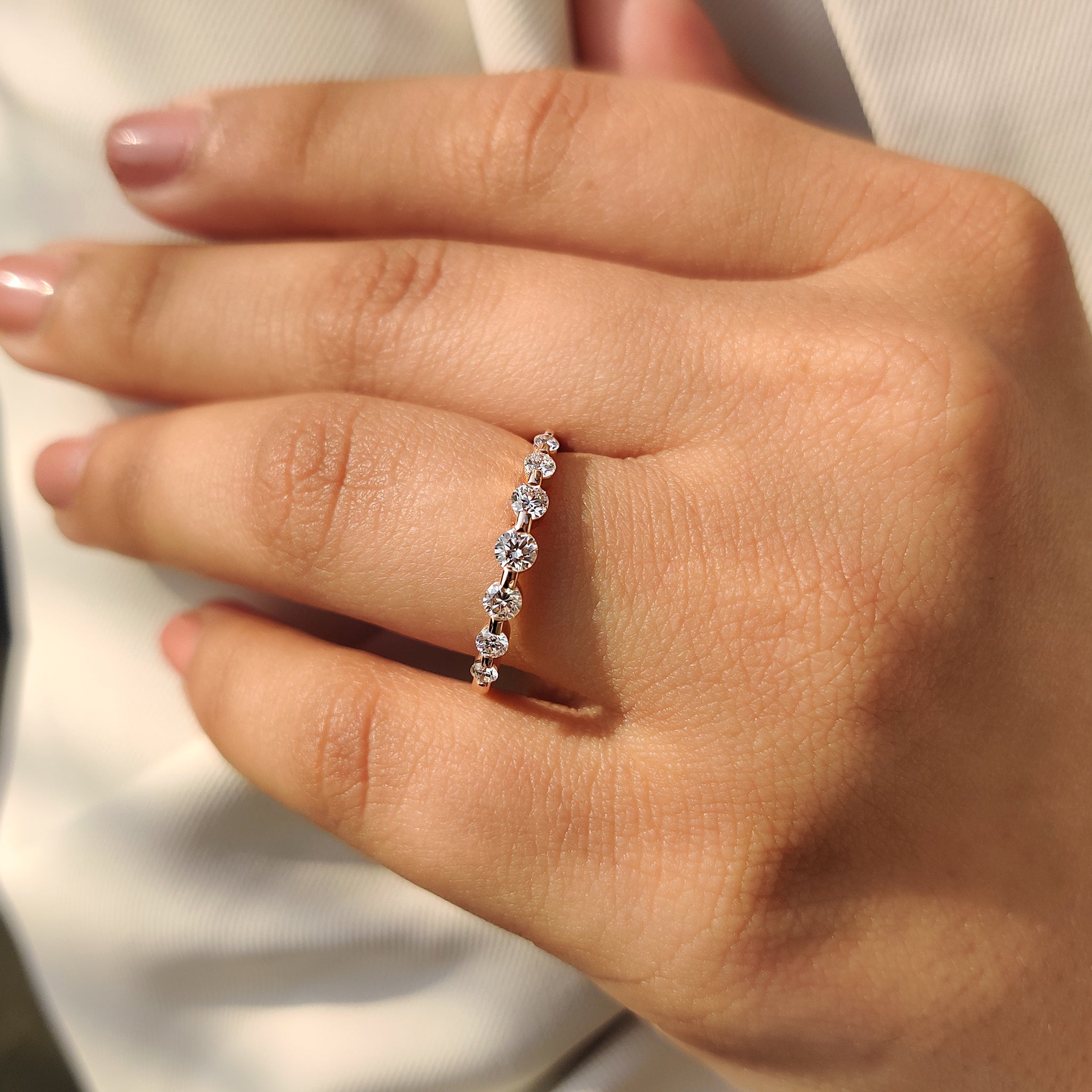 Half Eternity Round Diamond Band in Seven Stone Style Imagen secundaria del producto