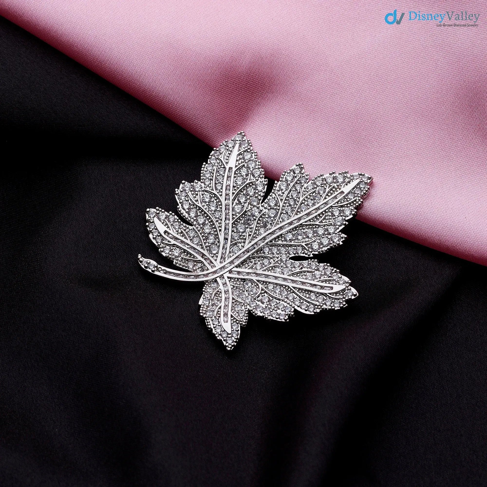 Royal Canadian Maple Leaf Brooch, garden leaf brooch pin DisneyValley Main image