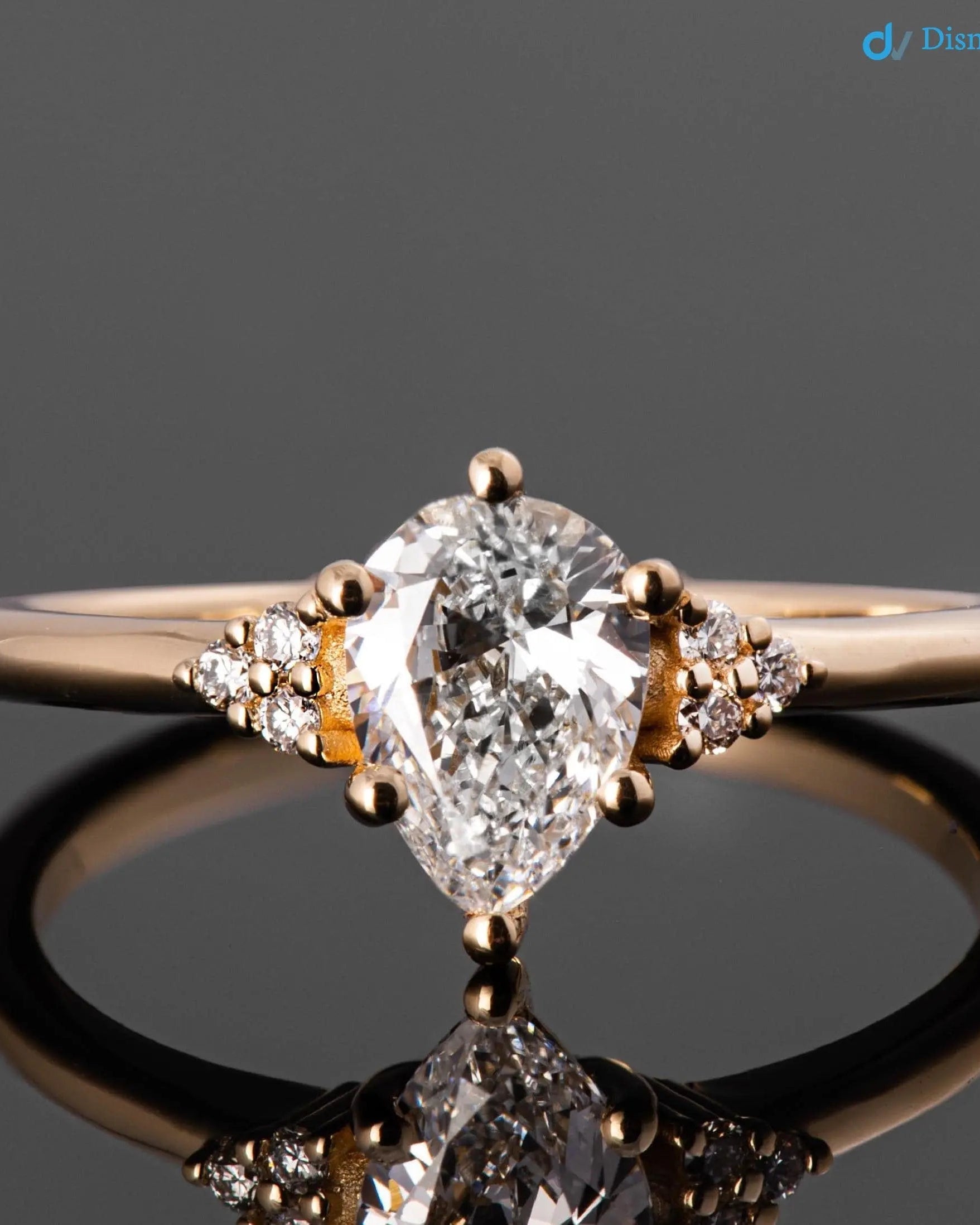 Solid Gold Pear lab grown Diamond Engagement Ring with Side Diamonds - DisneyValley Image principale du produit