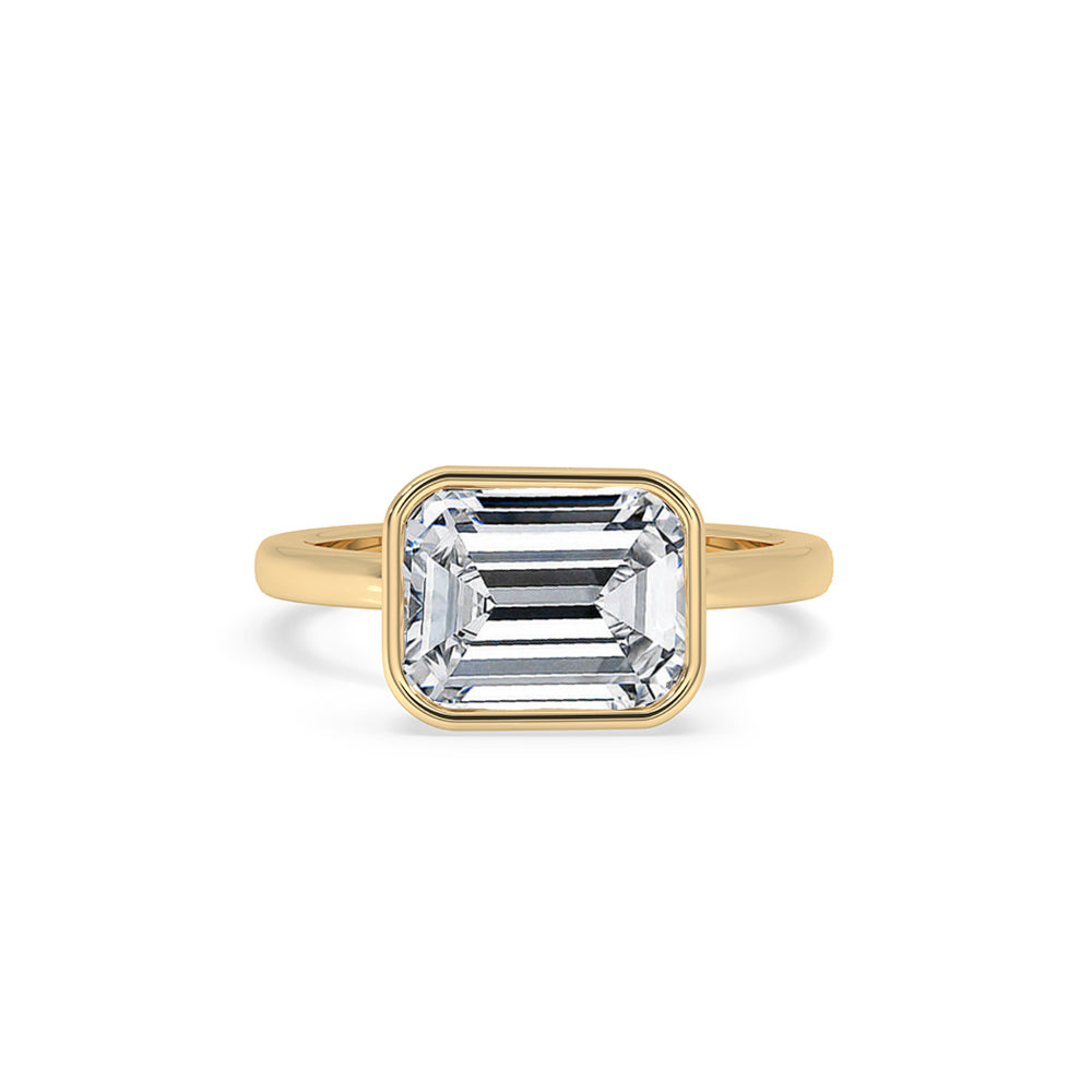 Bezel Emerald Cut Engagement Ring In Yellow Gold Immagine principale del prodotto