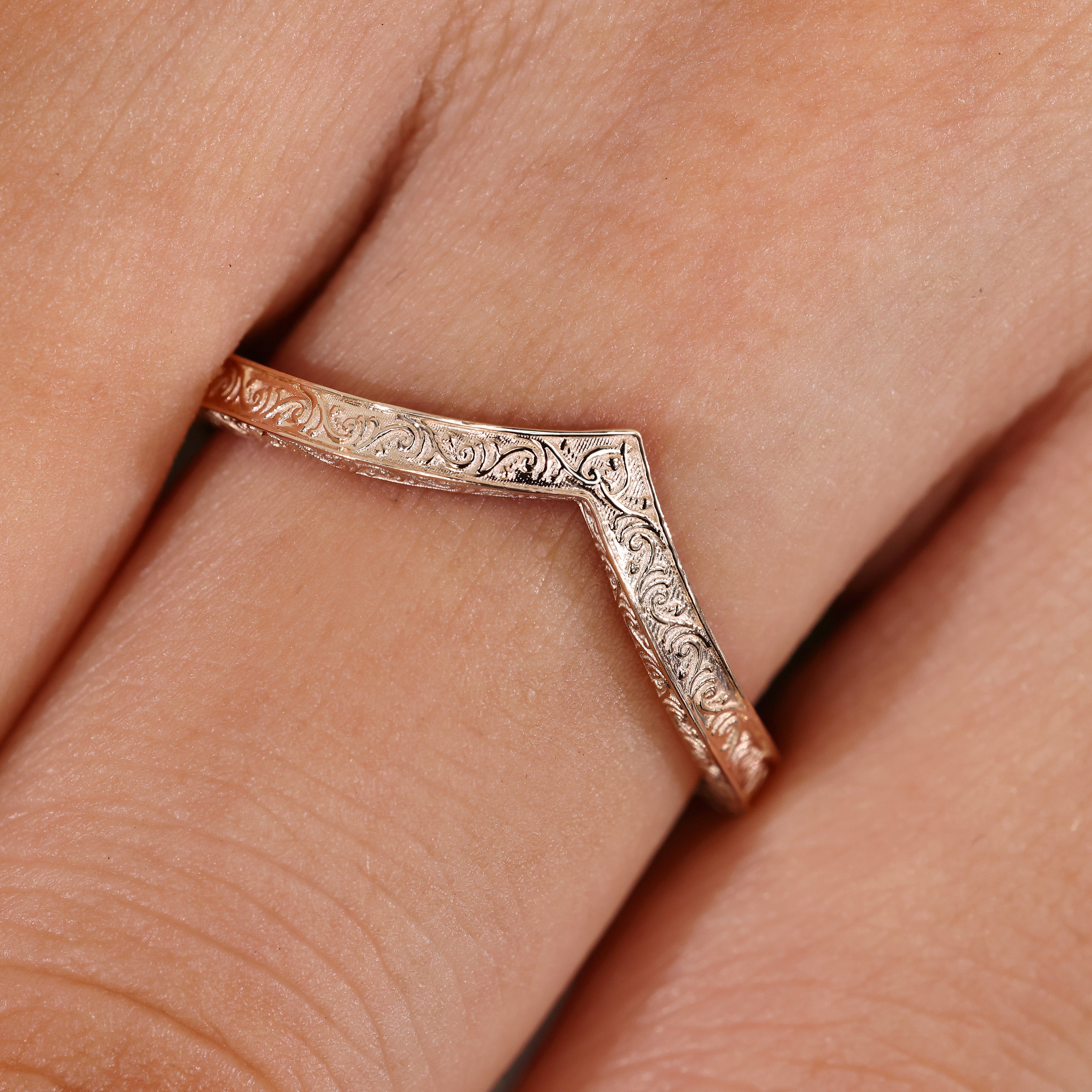 Curved Vintage Wedding Band Imagen secundaria del producto