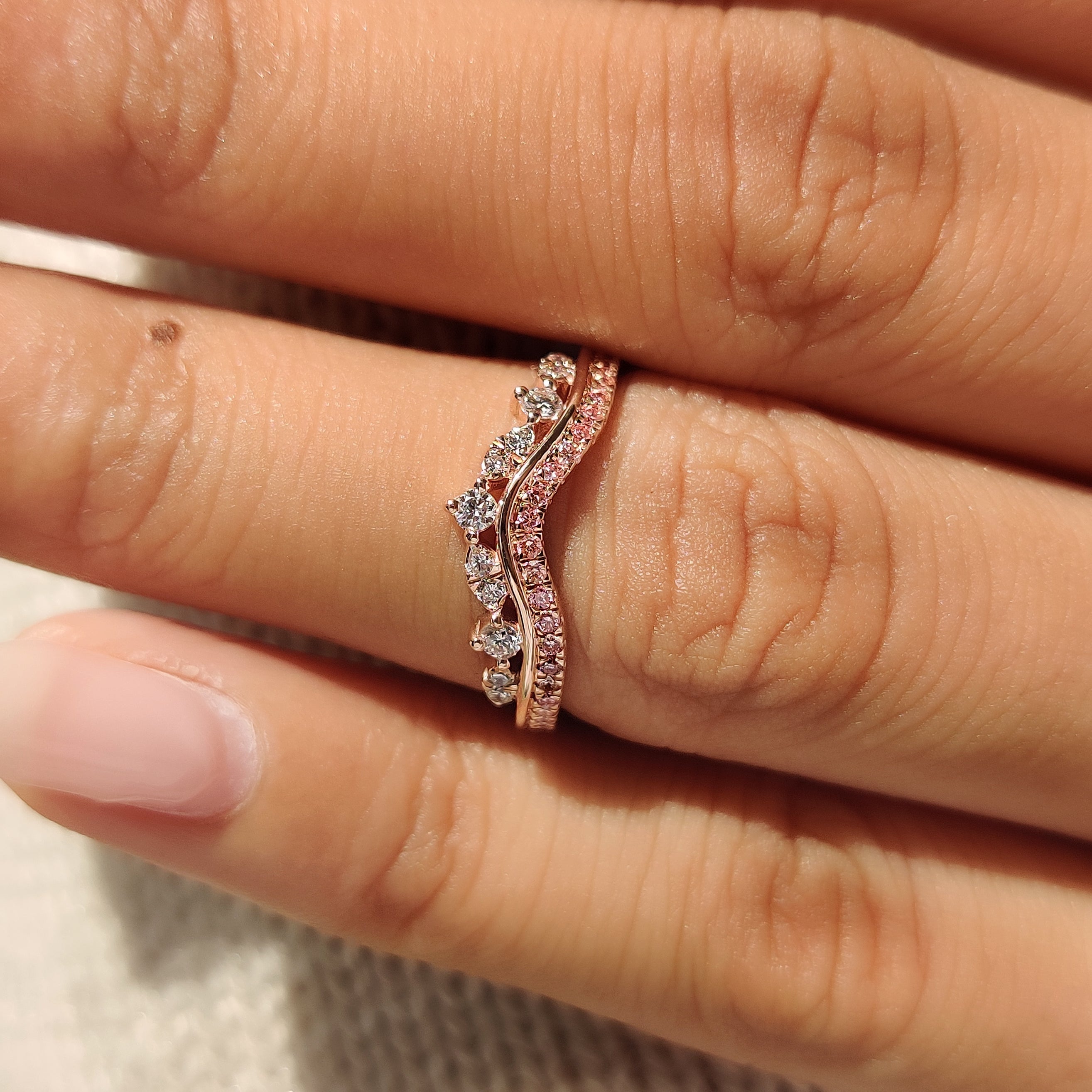Pink Round Diamond Tiara Wedding Band In 3/4 Eternity Style Image secondaire du produit