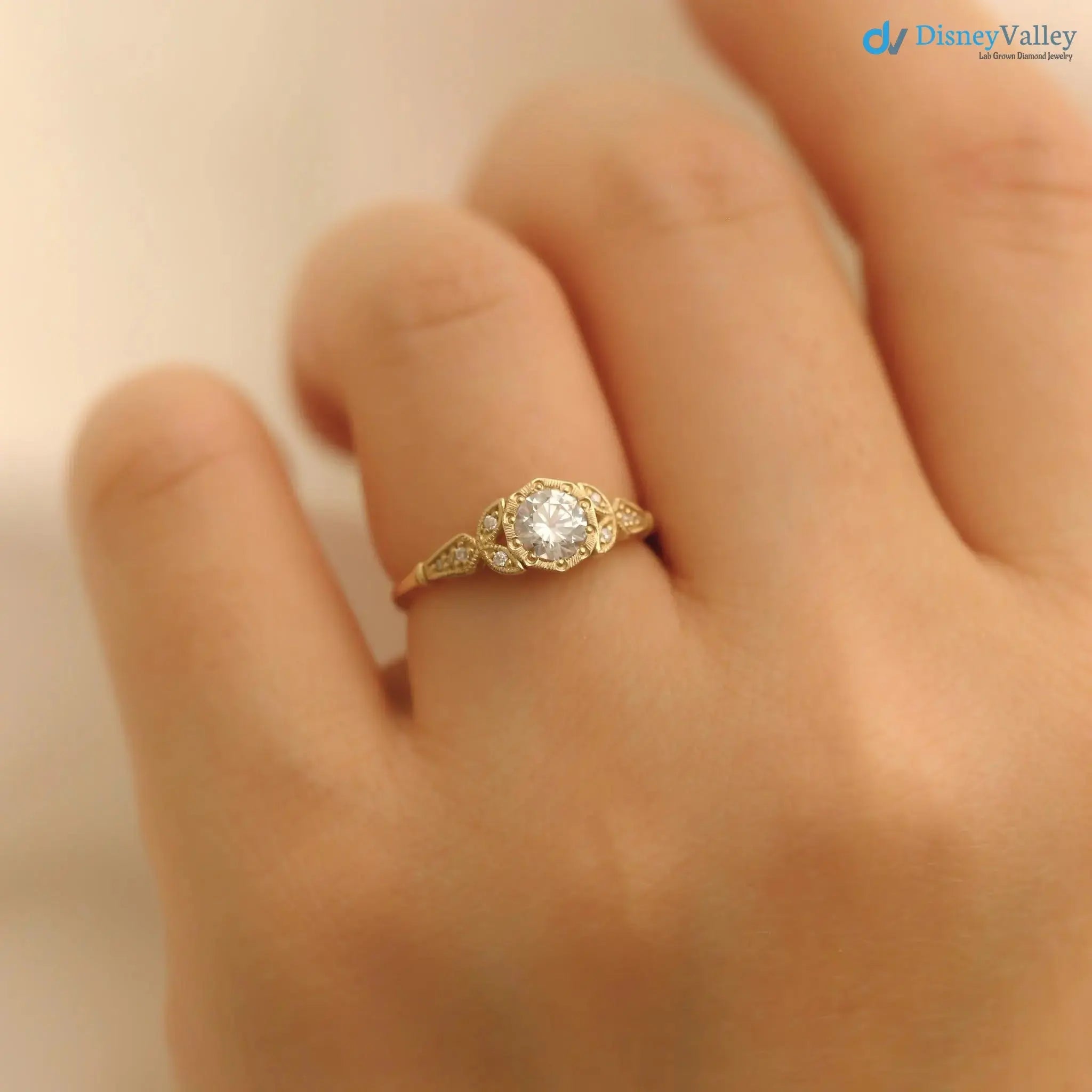 Wild garden leaf vintage solitaire engagement rings Secondary image