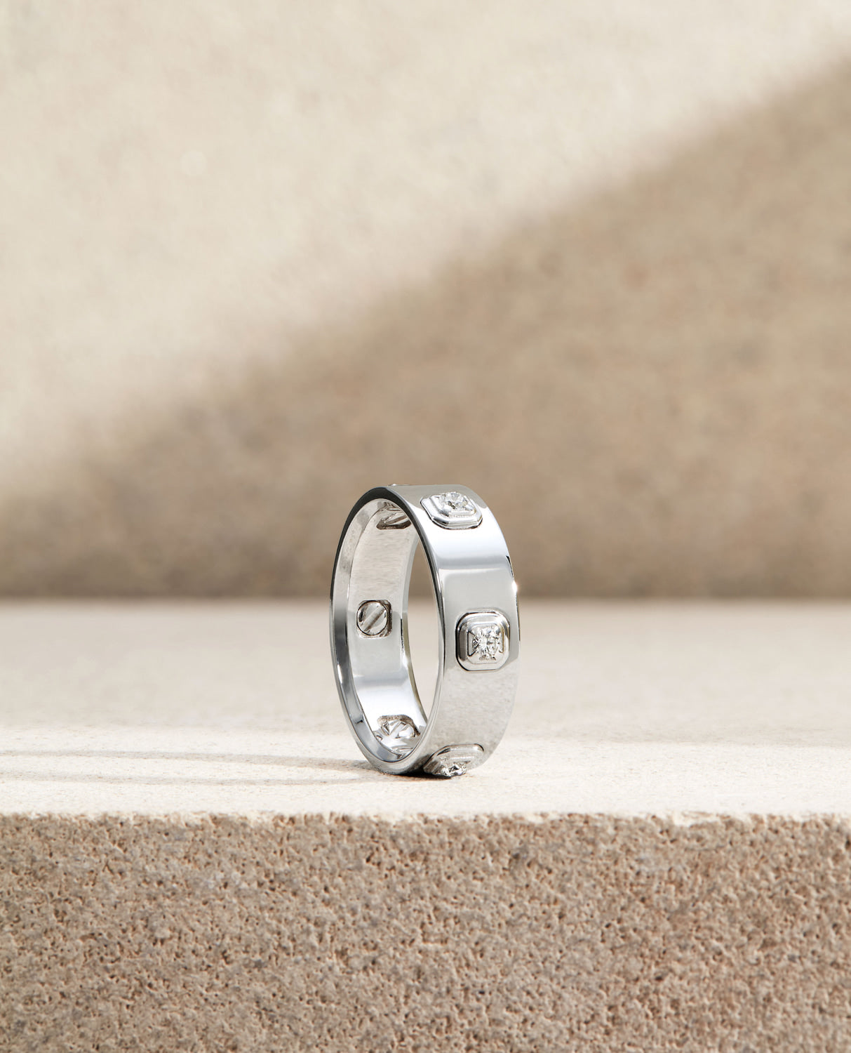 AMADOR Gold Ring with 0.30ct Diamonds