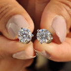 Round Diamond Stud Earrings In White Gold