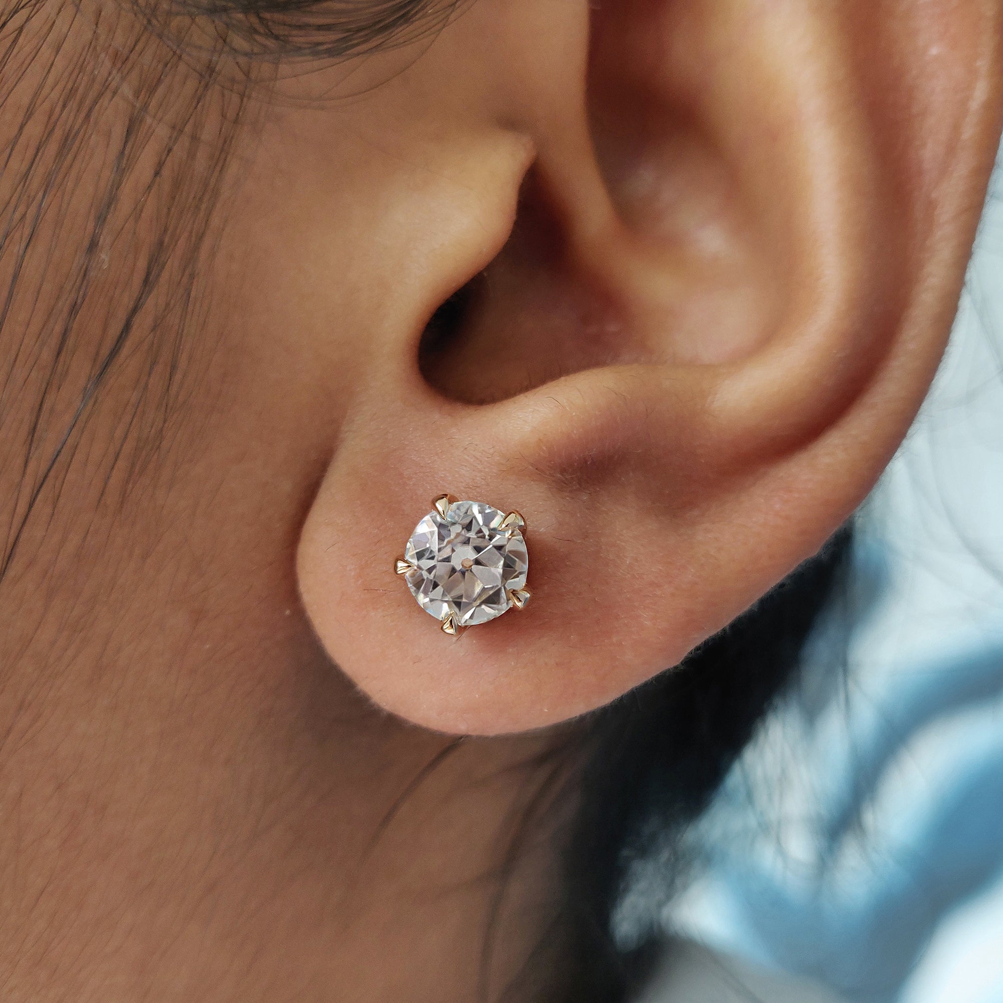 Round Old European Cut Stud Earrings In Screw Back Image secondaire du produit