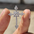 Criss Cross Pendant In Round Cut Moissanite
