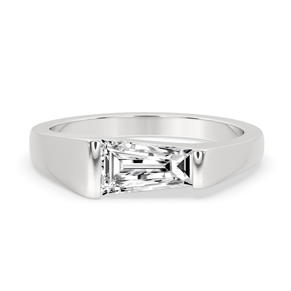 Tapered Baguette Engagement Ring Hauptbild