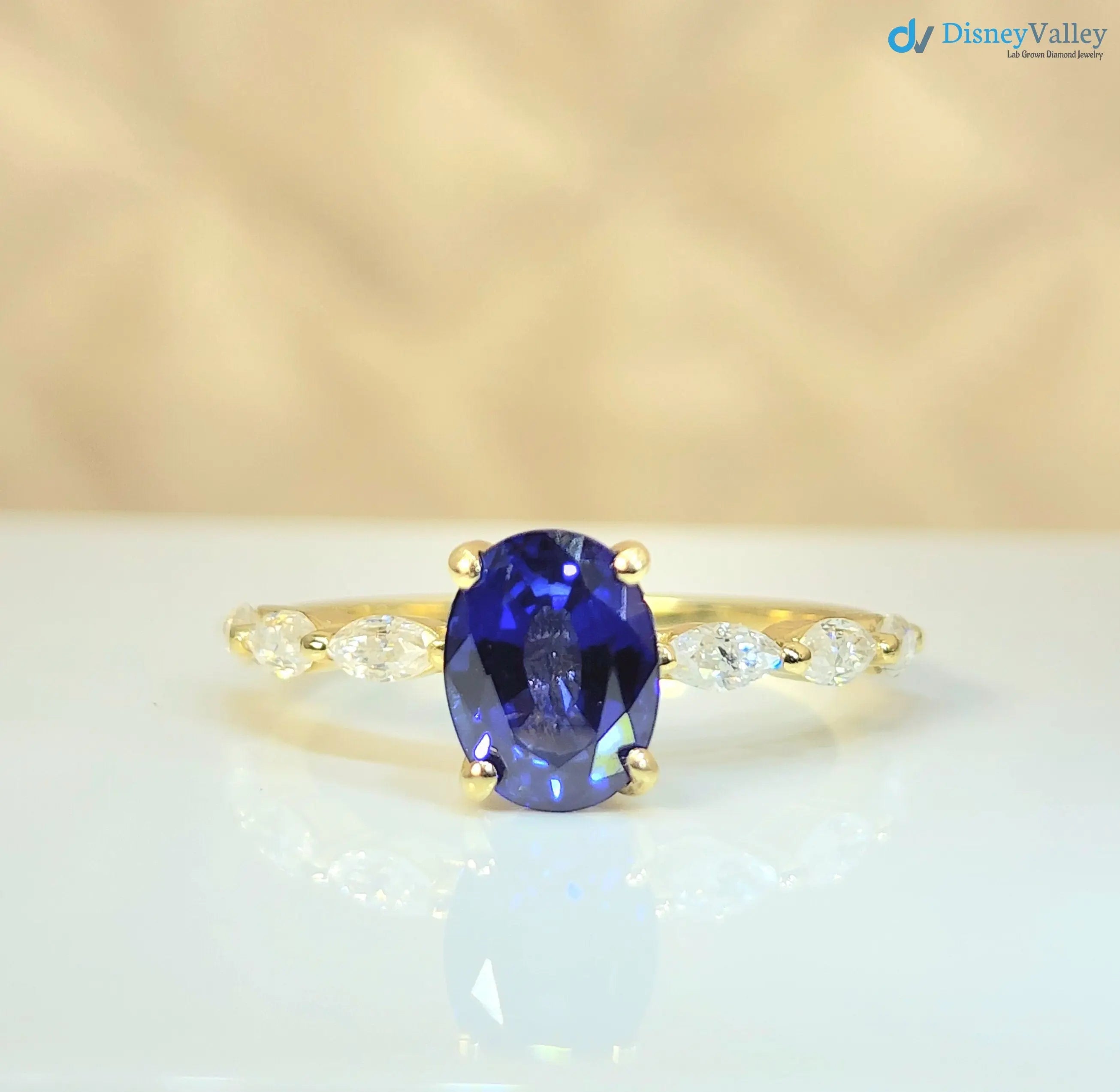 blue oval cut Sapphire gemstone September Birthstone Engagement Ring - DisneyValley Hauptbild