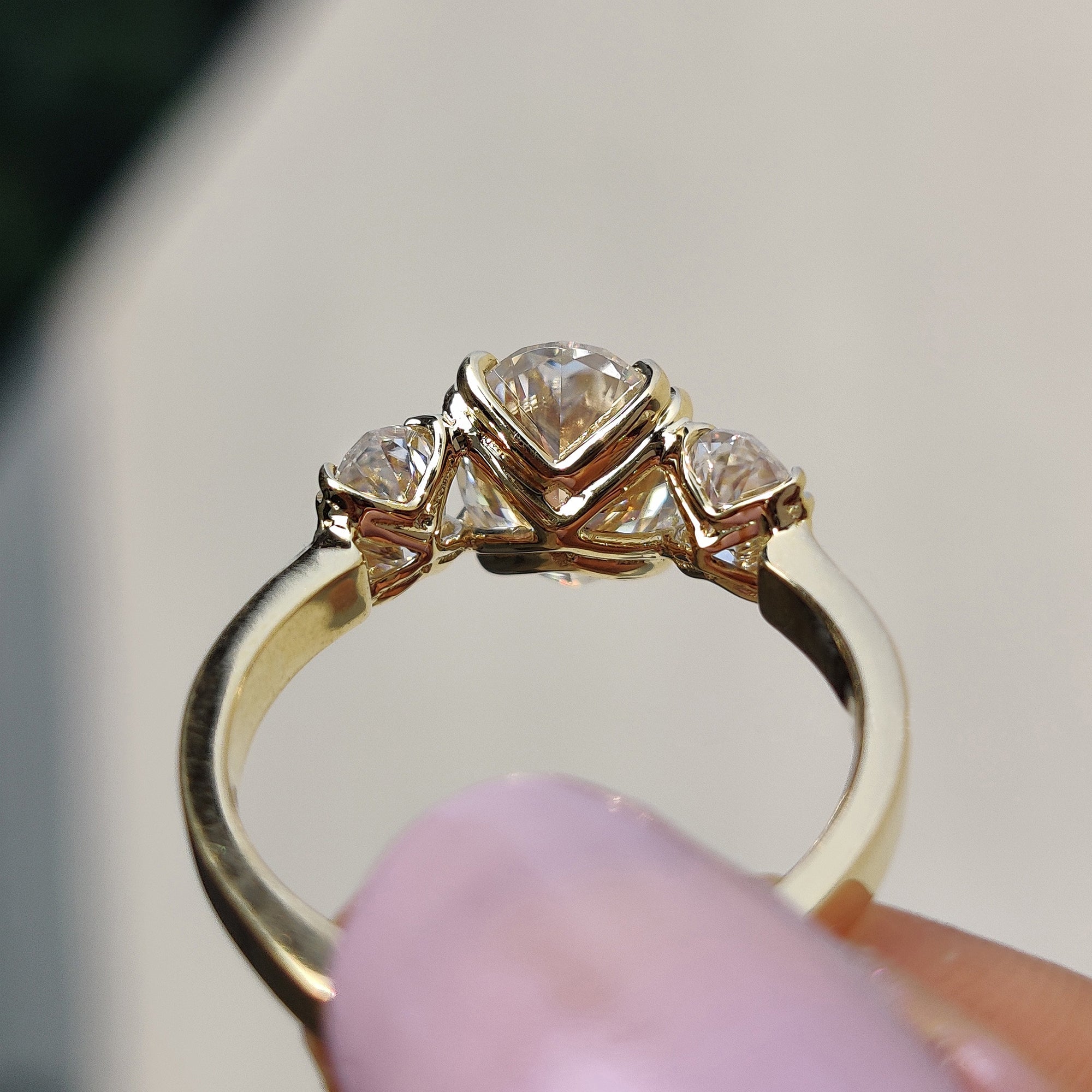 3 Stone Oval Engagement Ring With Double prong setting Zweitbild