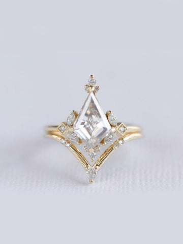 Brilliant-cut wnite moissanite clementine engagement only band