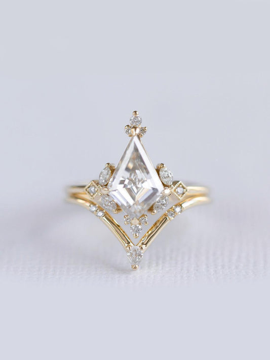 Brilliant-cut wnite moissanite clementine engagement rings & band