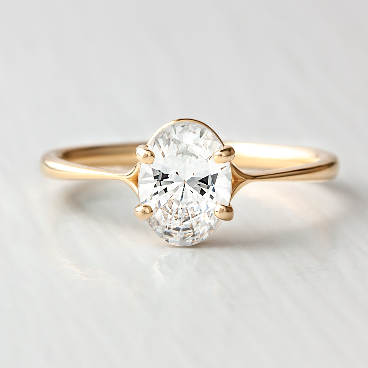 2.72 CT Oval Cut Moissanite Solitaire Engagement Ring Hauptbild