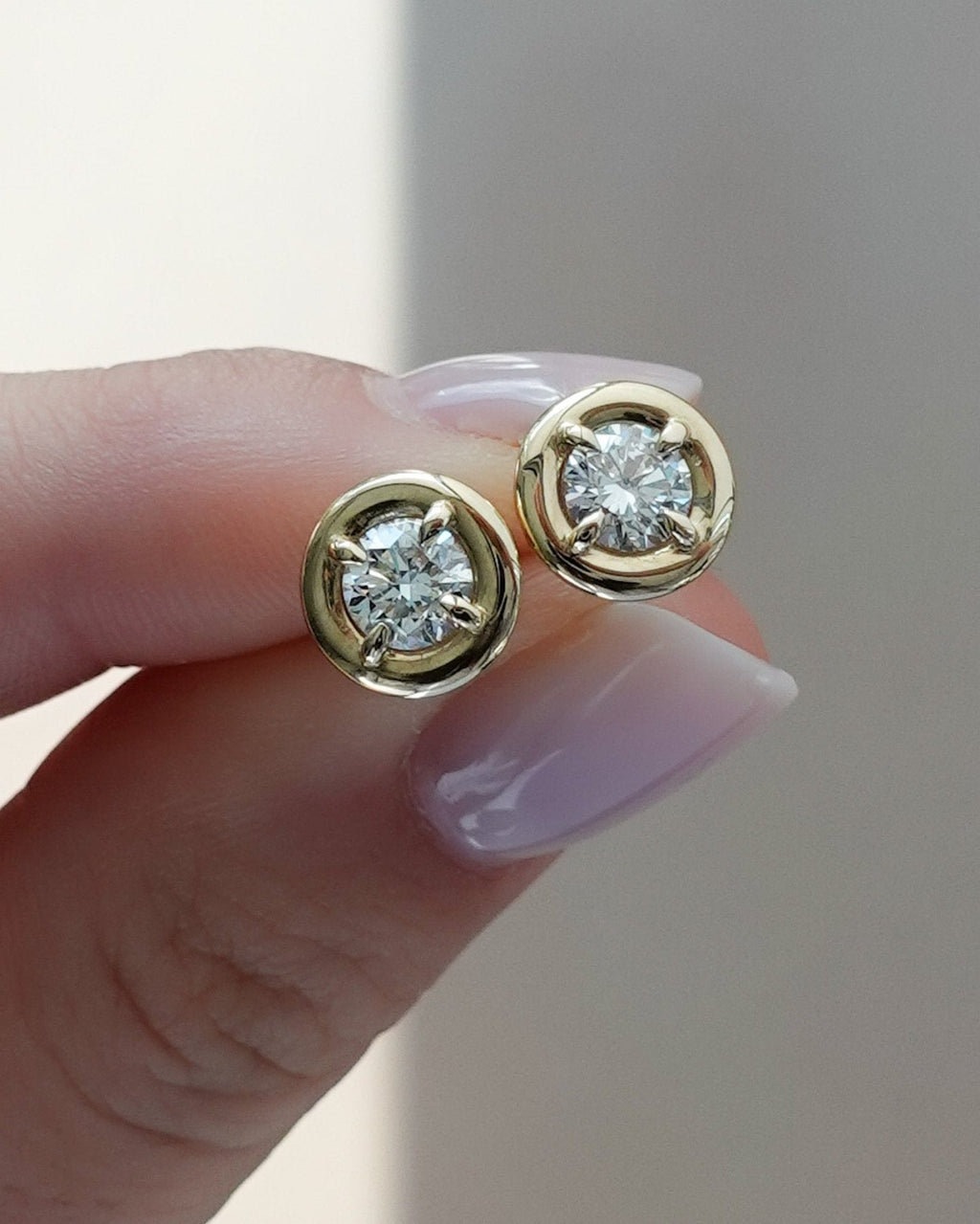Club Diamond Stud Earring with Round Cuts