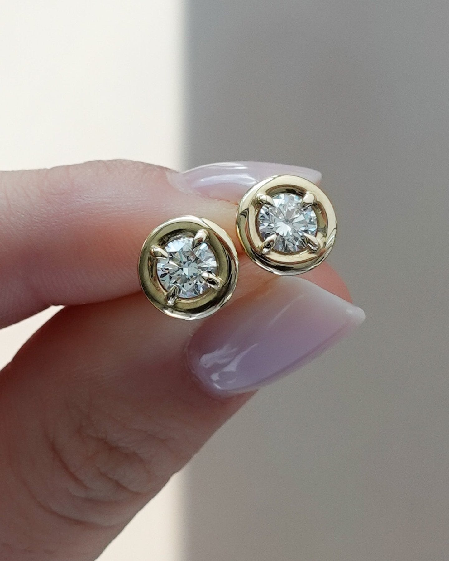 Club Diamond Stud Earring with Round Cuts