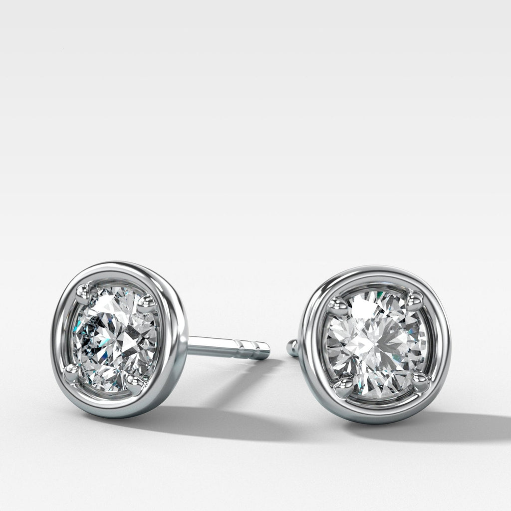 Club Diamond Stud Earring with Round Cuts