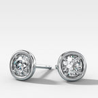 Club Diamond Stud Earring with Round Cuts