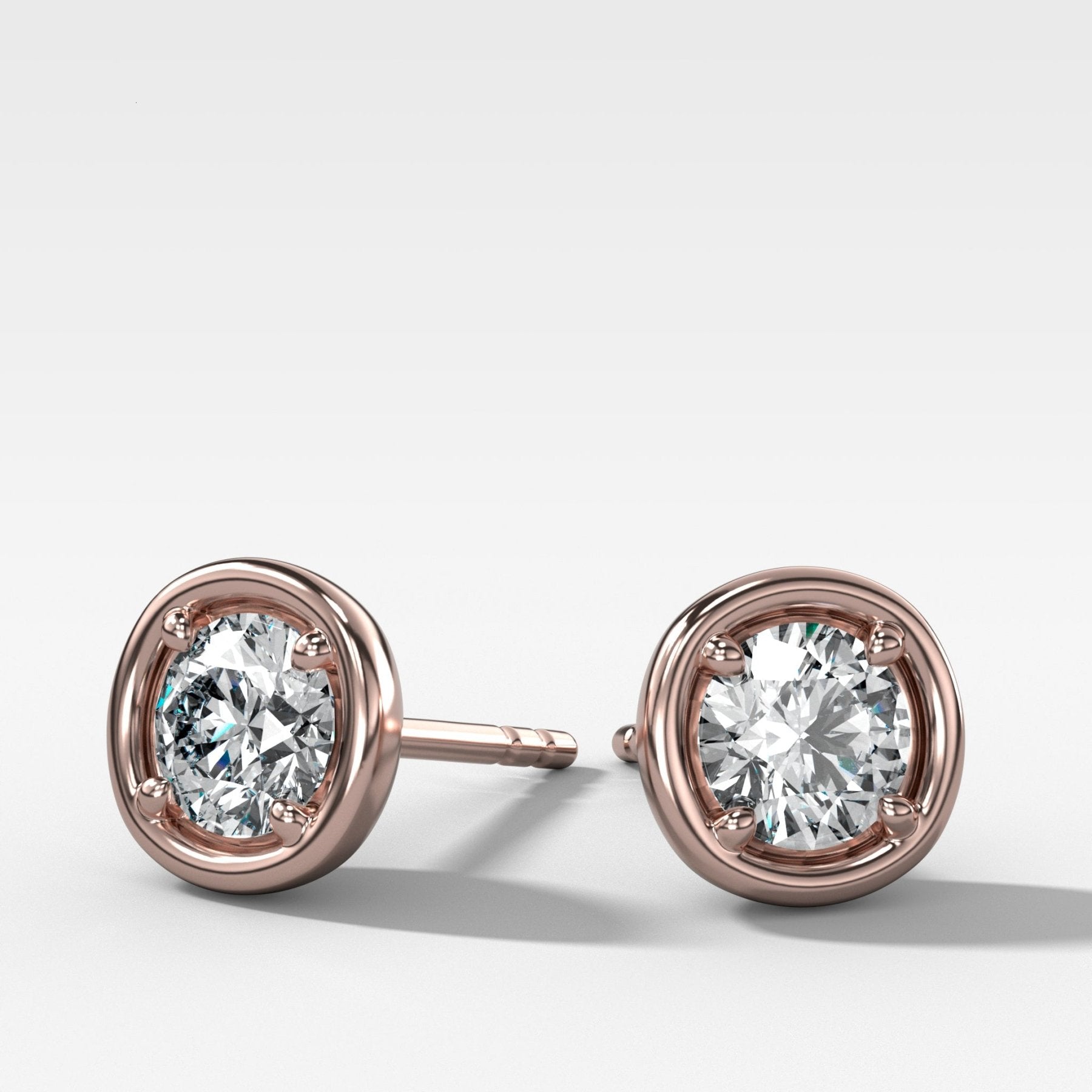 Club Diamond Stud Earring with Round Cuts