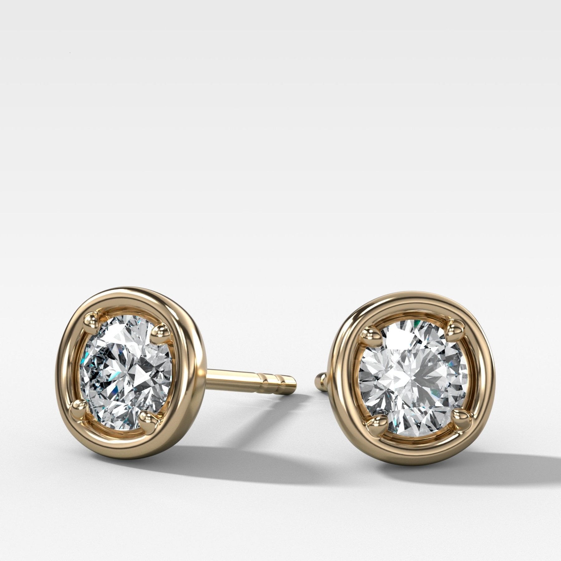 Club Diamond Stud Earring with Round Cuts