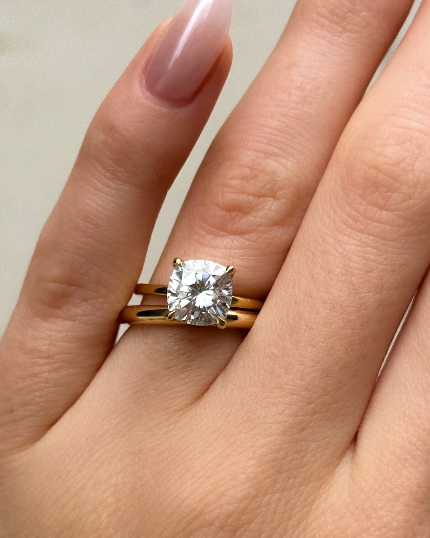 Donut Rounded Wedding Band 2.5mm Secondary image