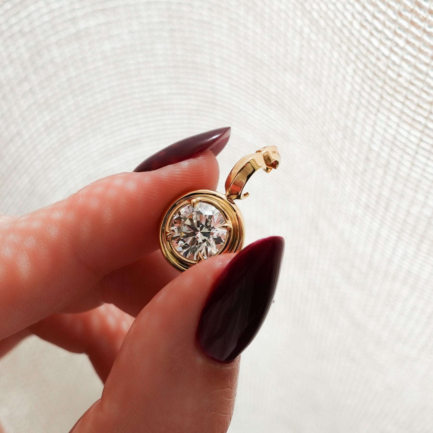 Double Bezel Round Attachable Diamond Pendant