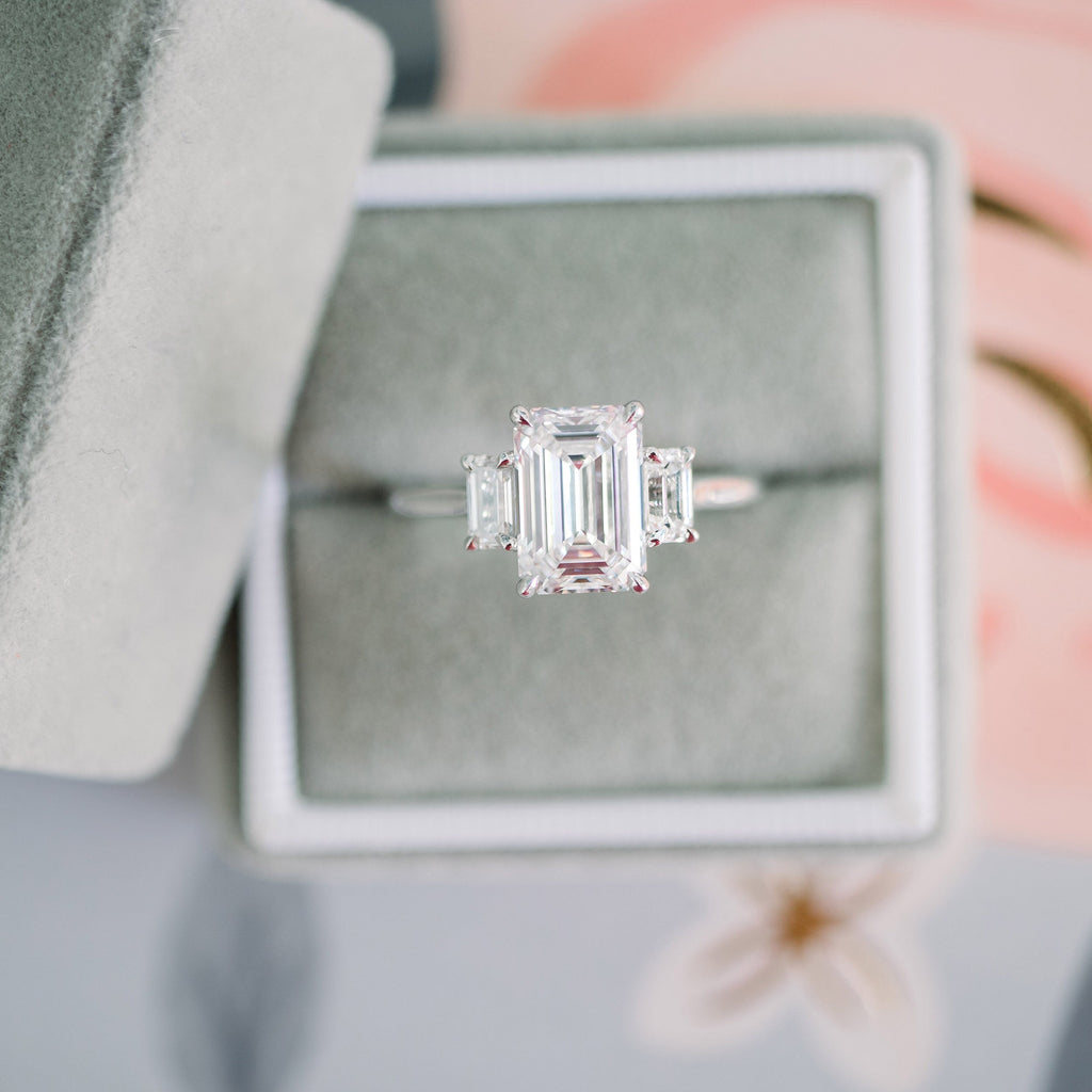 2.0 CT Emerald Moissanite Three Stones Engagement Ring