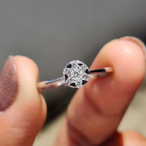 Round Cut Diamond Ring in Classic Tapered Shank