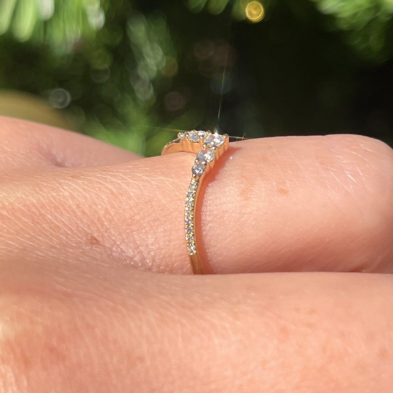 0.20 TCW Round Brilliant Cut Curved Eternity Wedding Band