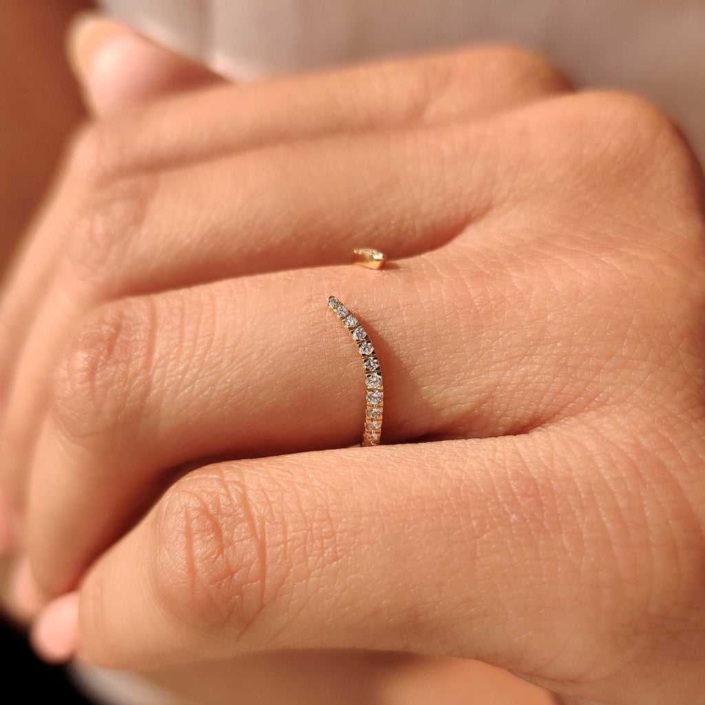 Round Diamond Open Gap Wedding Band