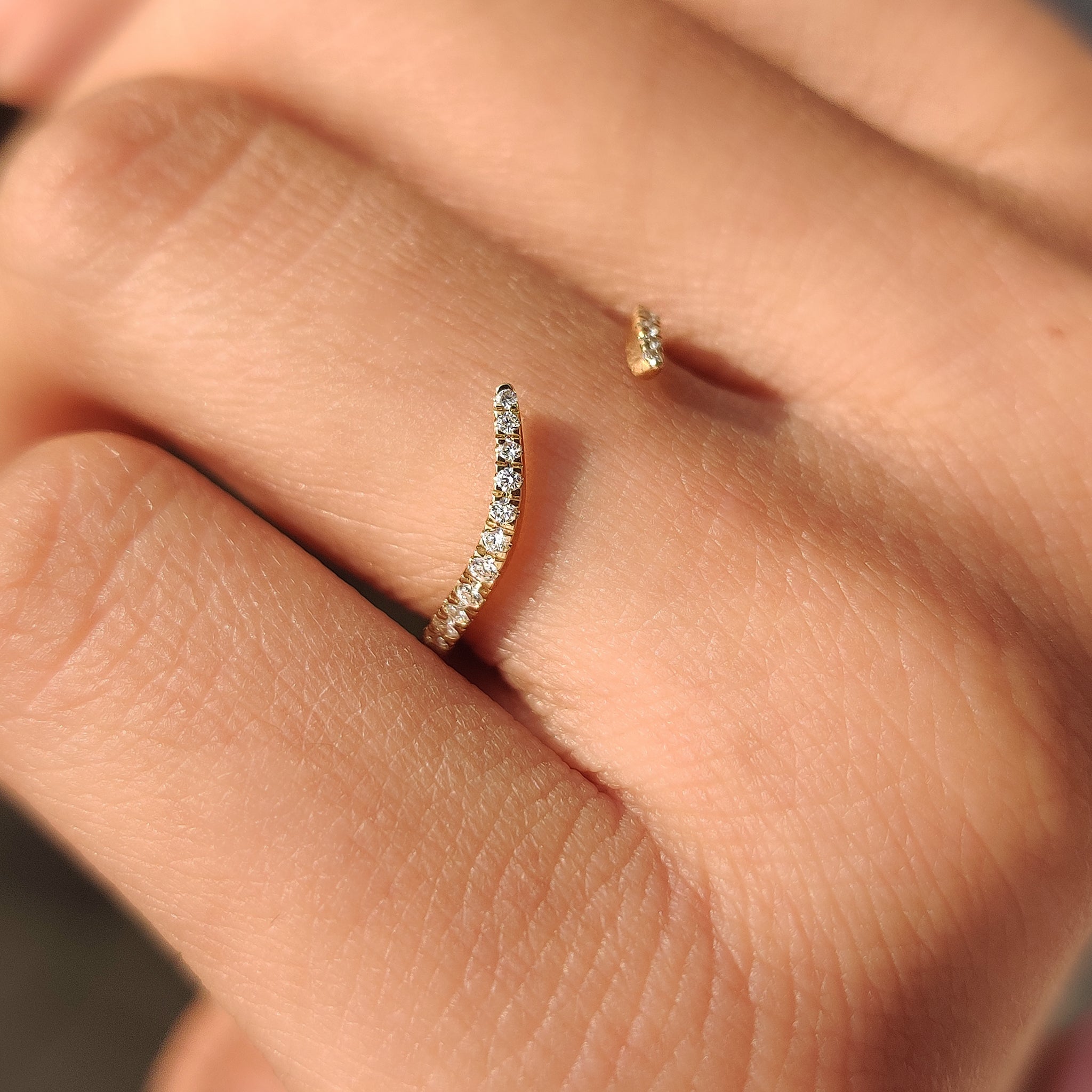 Round Diamond Open Gap Wedding Band