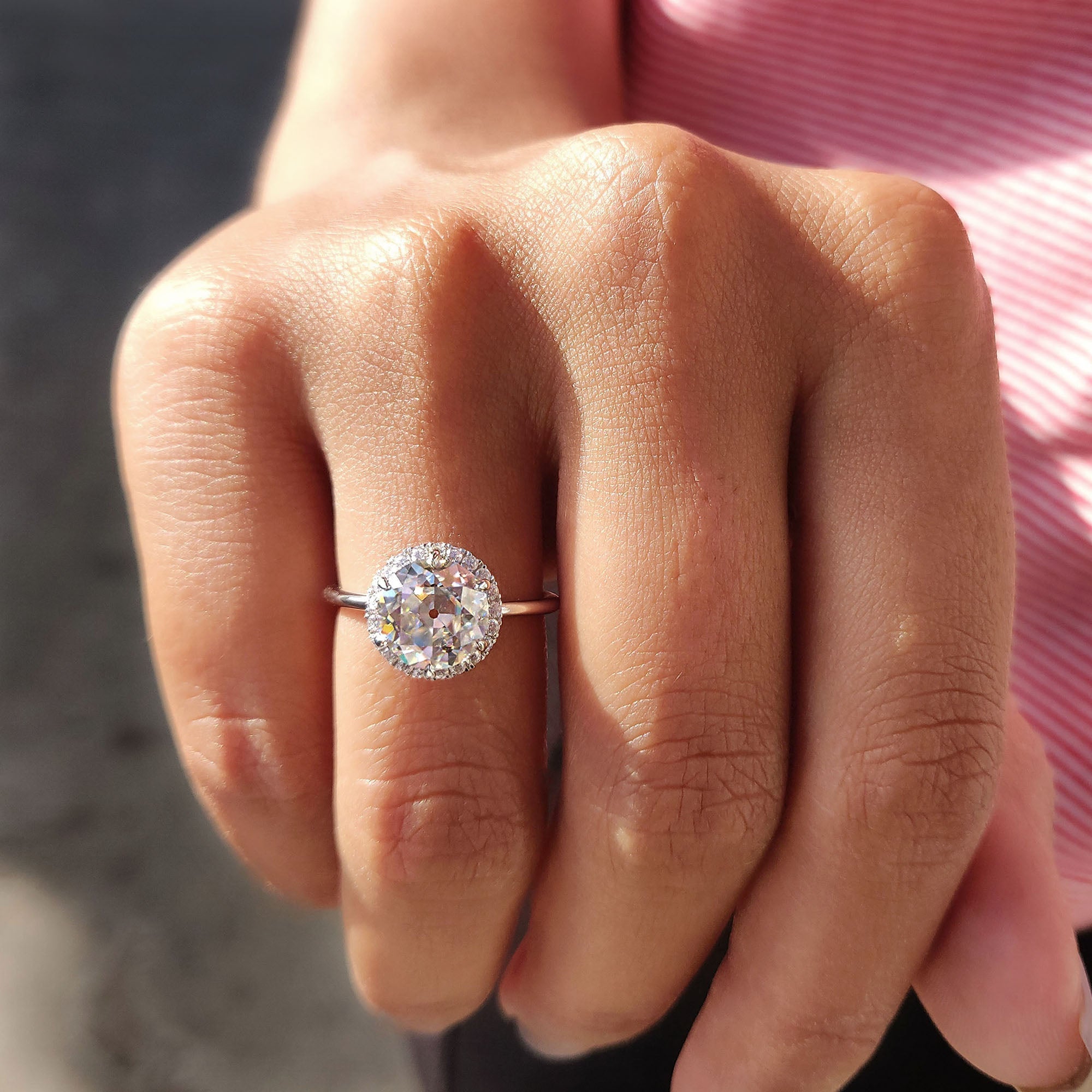 Halo Engagement Ring In Old European Cut Immagine secondaria del prodotto