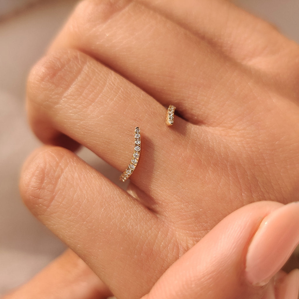 Round Diamond Open Gap Wedding Band