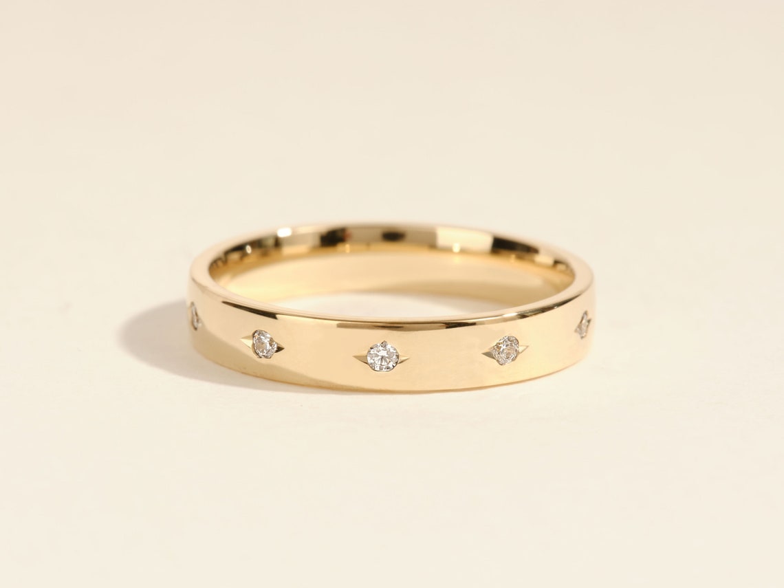 0.20 TCW Men's Flush Set Diamond Wedding Band