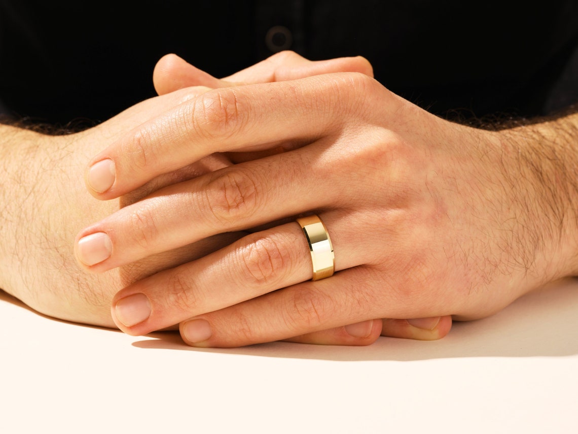 Classic Polished Man's Wedding Band
