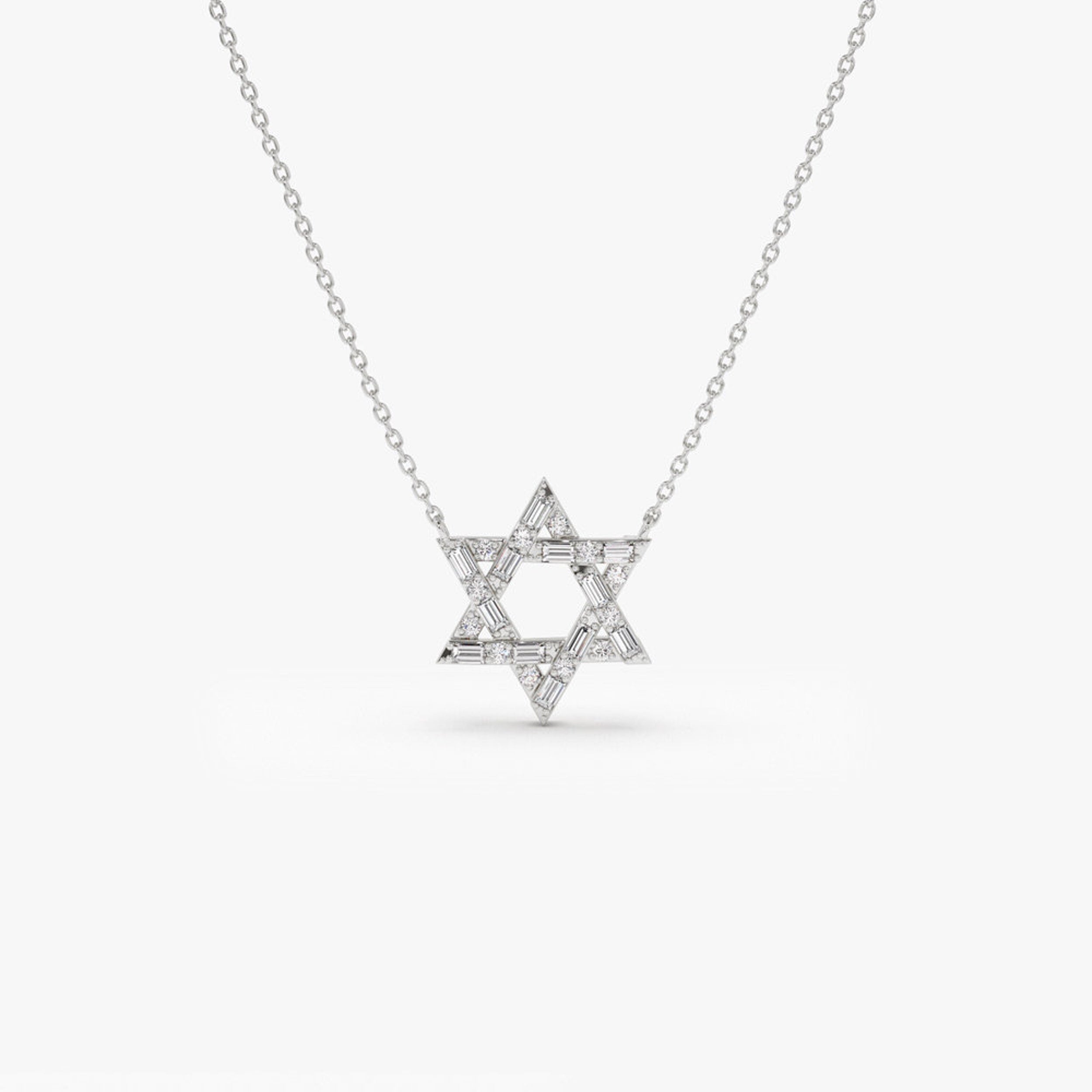 0.34 TCW Bugged & Round Moissanite Star Necklace