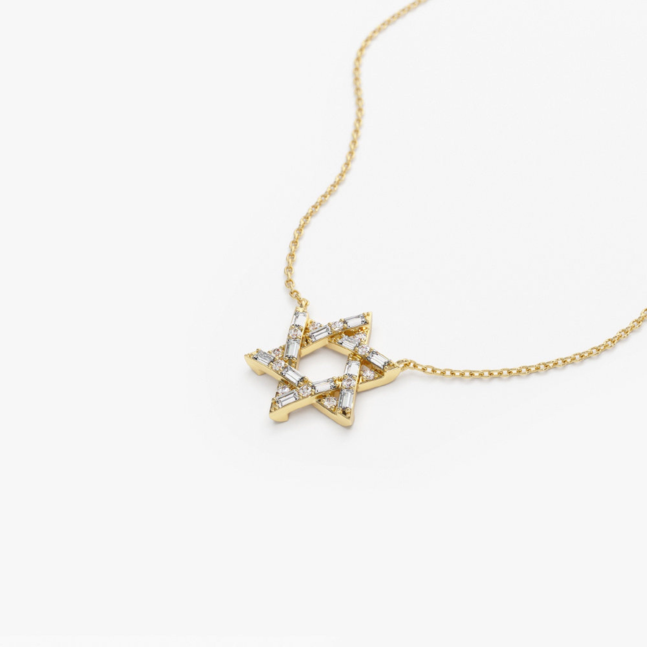 0.34 TCW Bugged & Round Moissanite Star Necklace