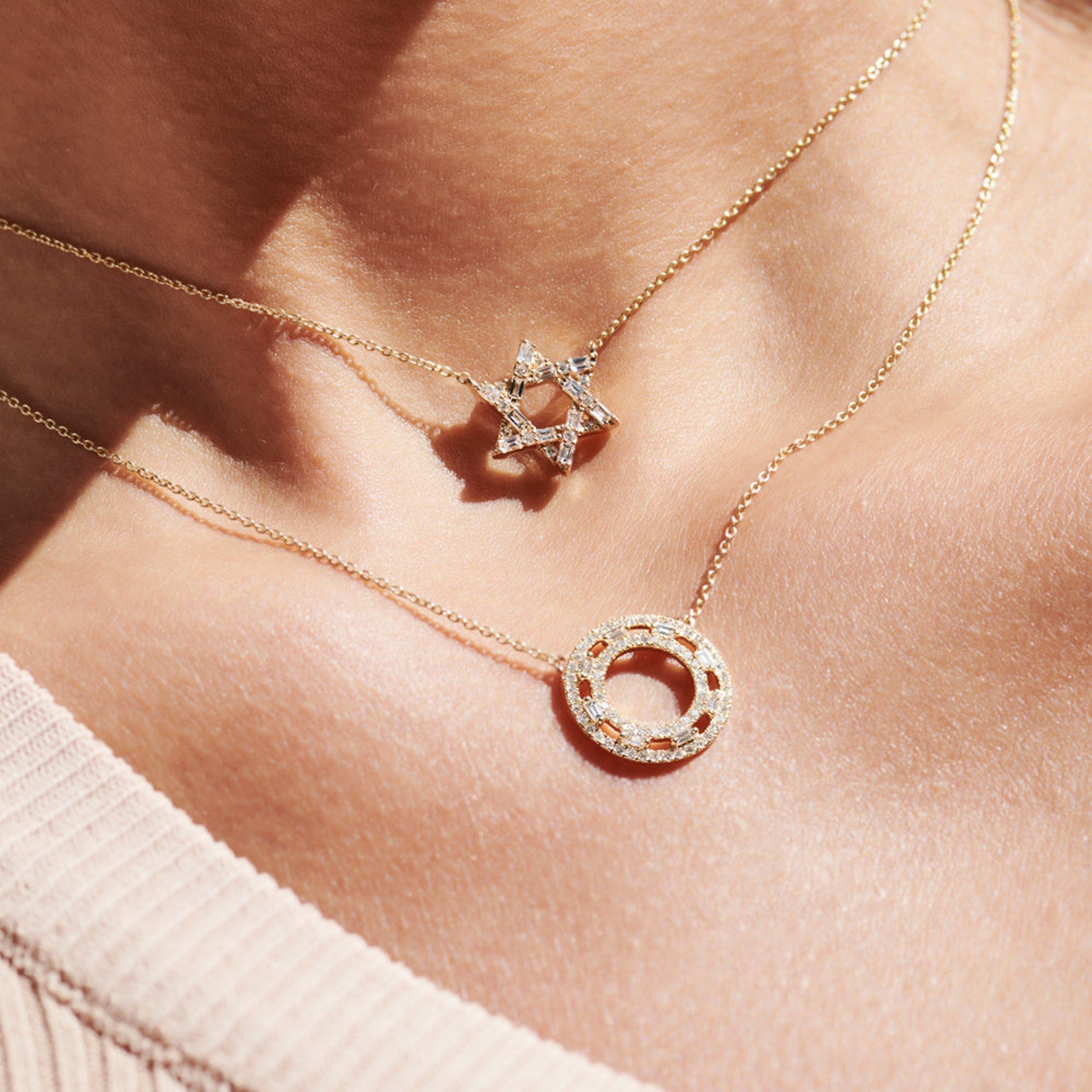 0.34 TCW Bugged & Round Moissanite Star Necklace