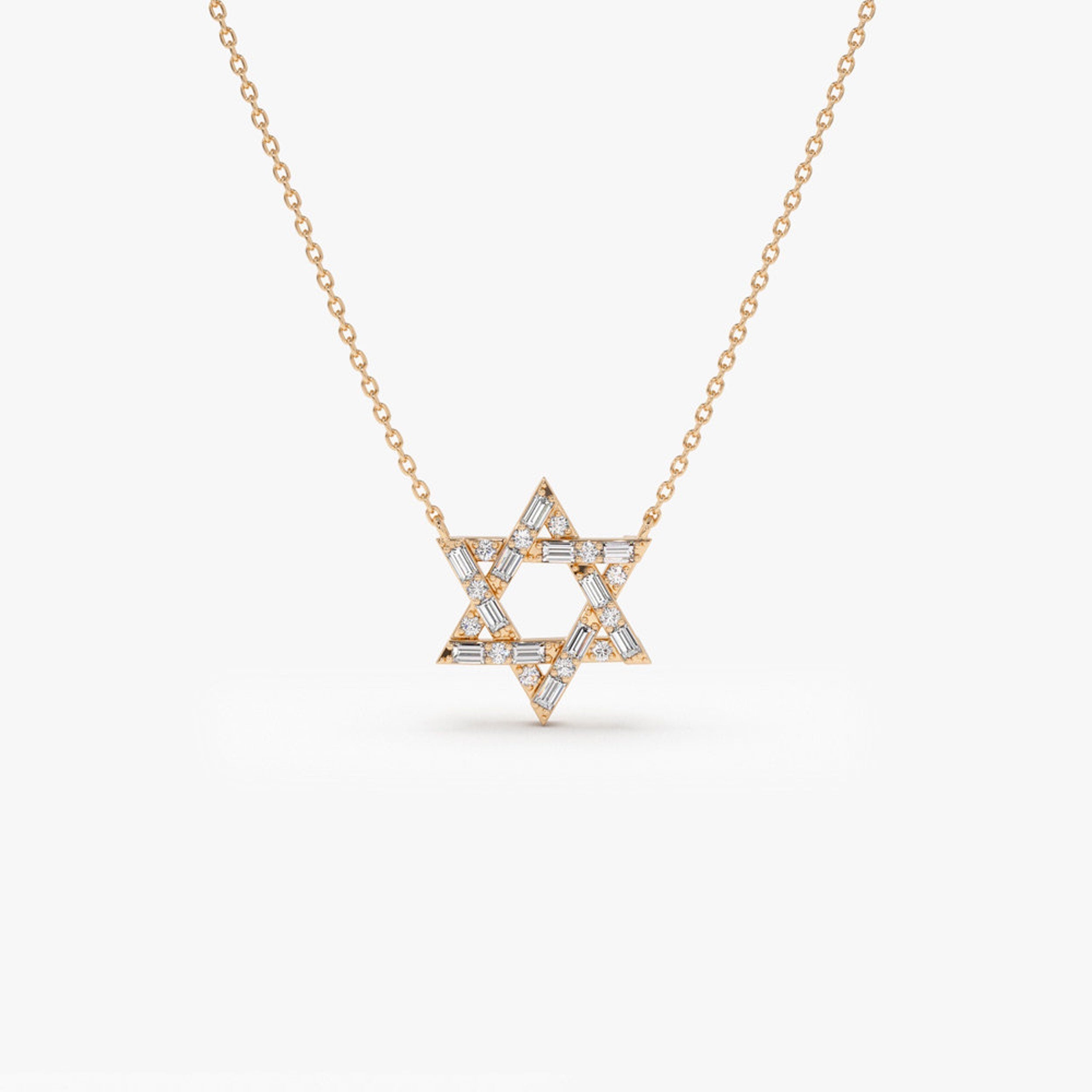 0.34 TCW Bugged & Round Moissanite Star Necklace