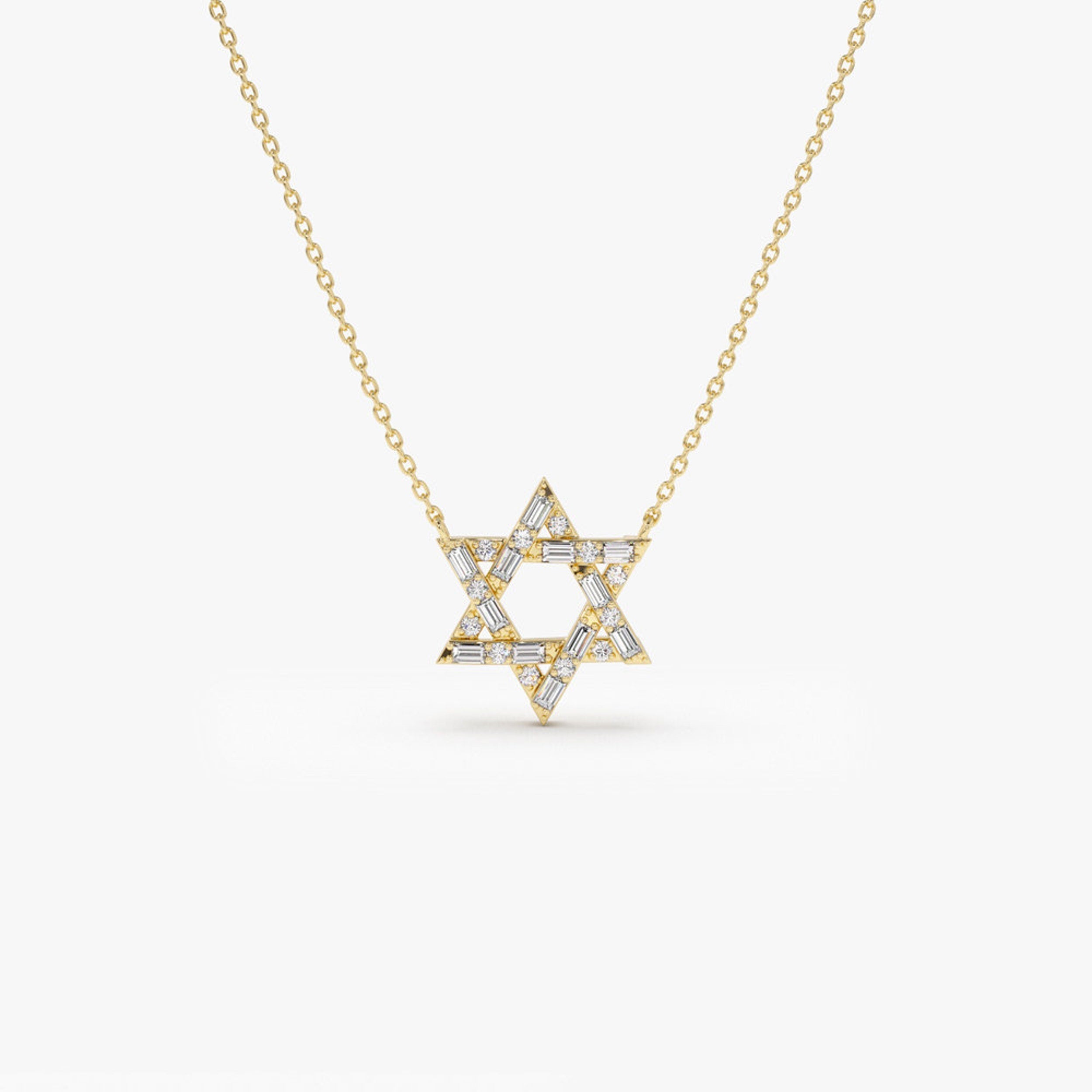 0.34 TCW Bugged & Round Moissanite Star Necklace