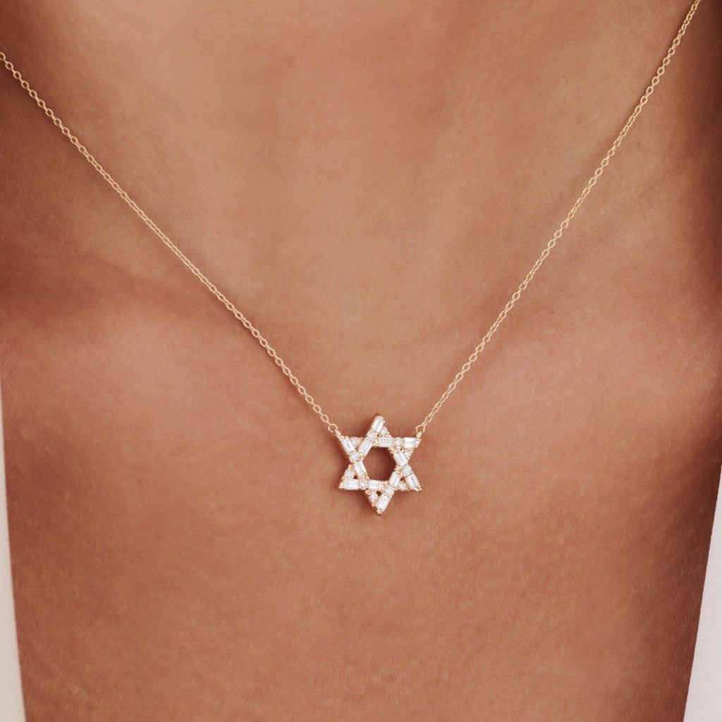 0.34 TCW Bugged & Round Moissanite Star Necklace